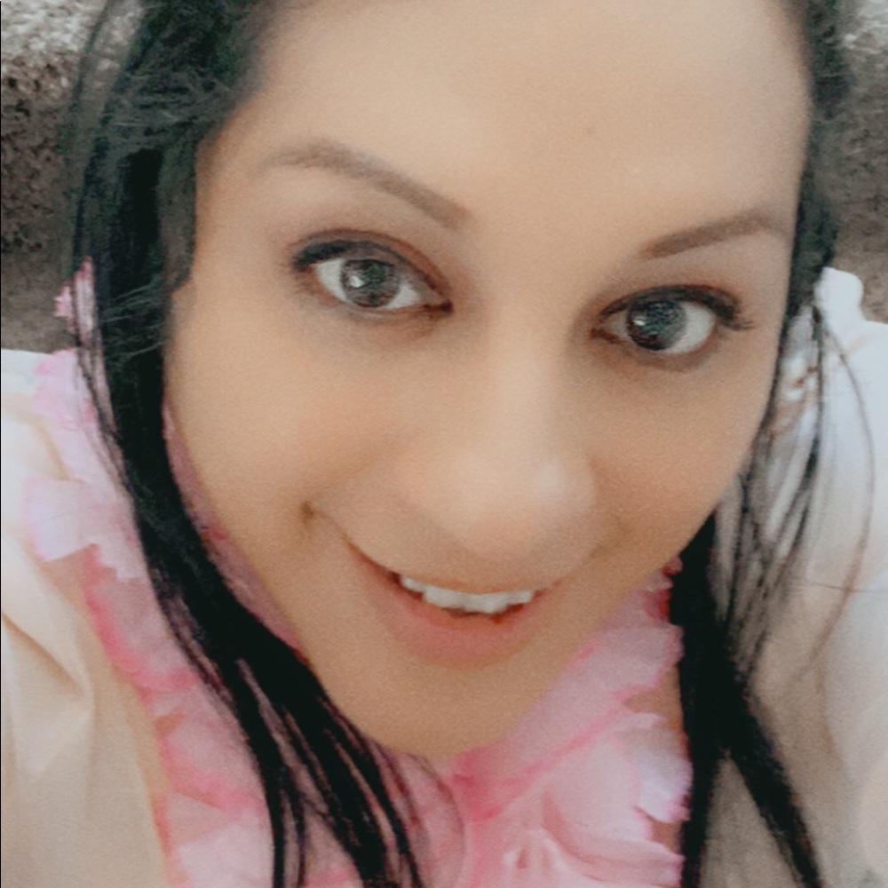 Meet your Posher, Mireya